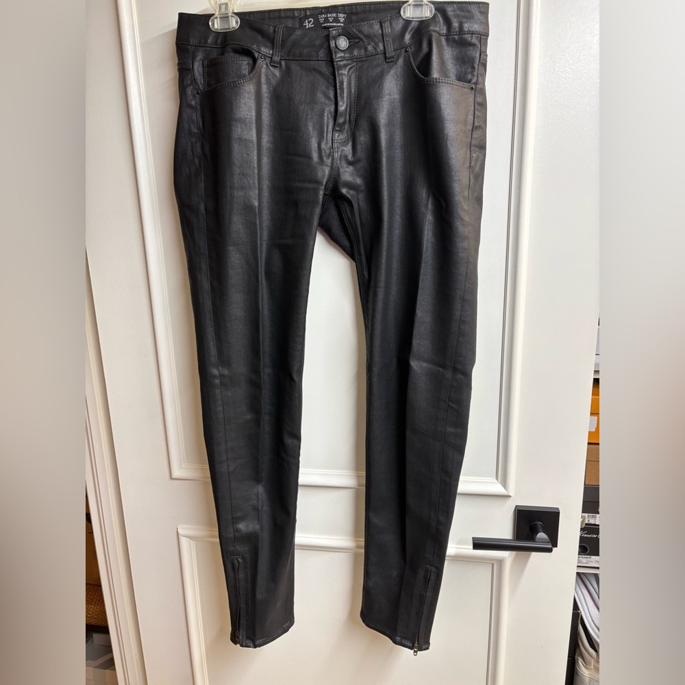 Zara women’s Black Coated Jeans